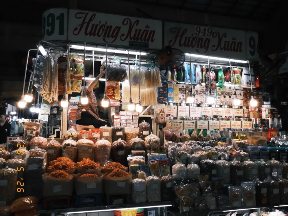 Bàn nướng đông khách tại Nhà Hàng Chay Tâm Đạo Vegan